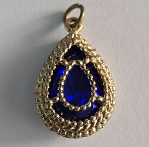 Vintage blue gem pendant gold tone teardrop shaped